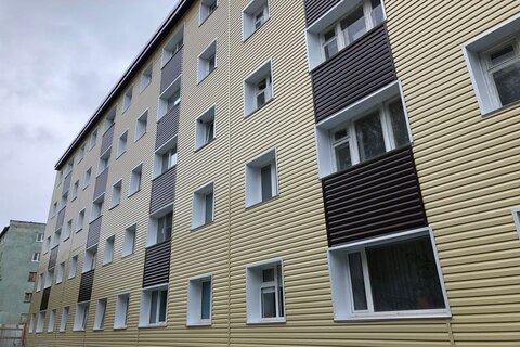 Отделка сайдингом многоквартирных домов фото